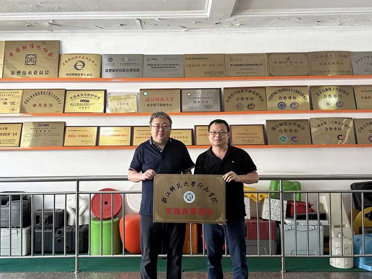 Ruitang Technology har gått sammen med Zhejiang Normal University Xingzhi College for å bygge en praktisk utdanningsbase i fellesskap, og åpner et nytt kapittel i integrasjonen av industri og utdanning